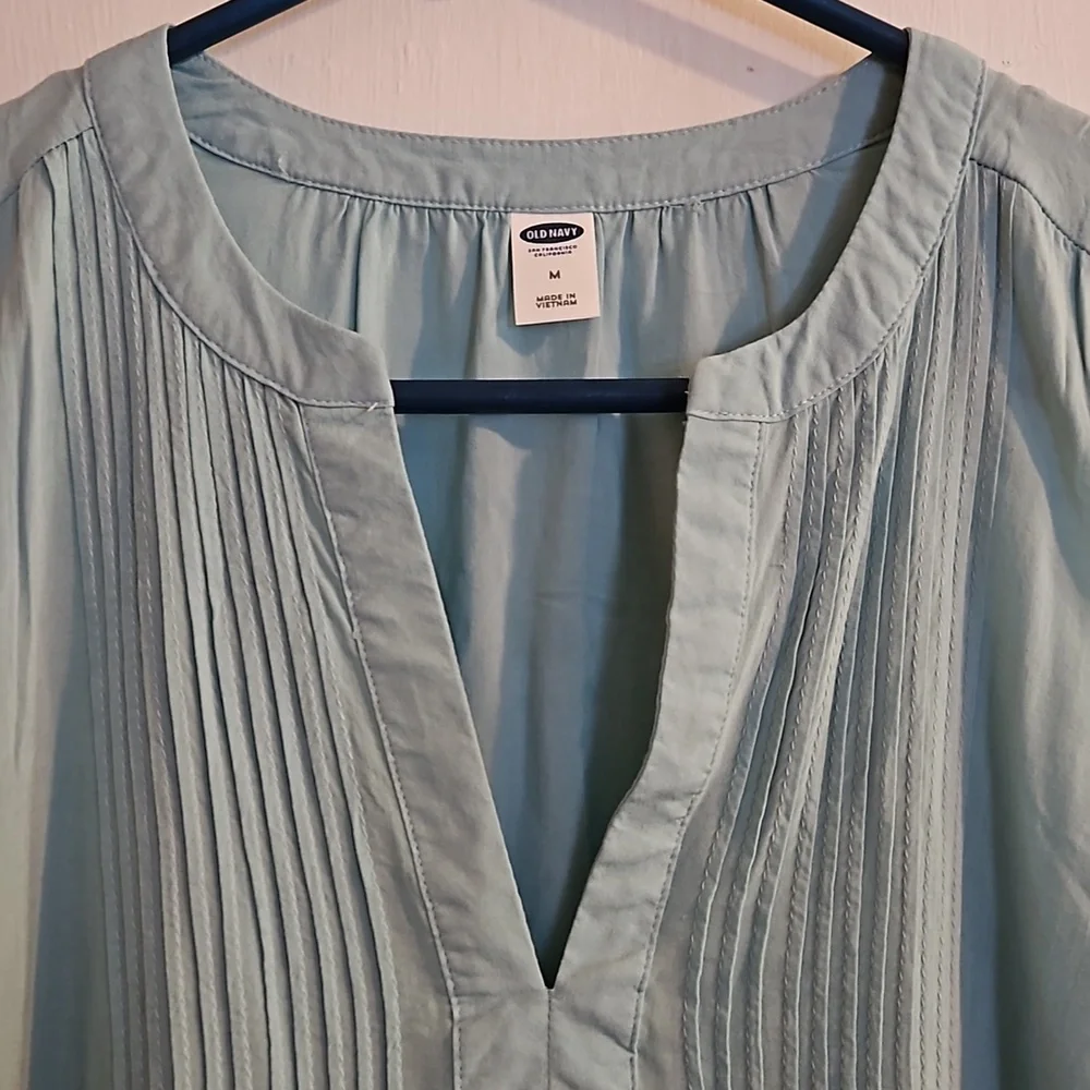Old navy sleeveless top light blue medium - Picture 2 of 4